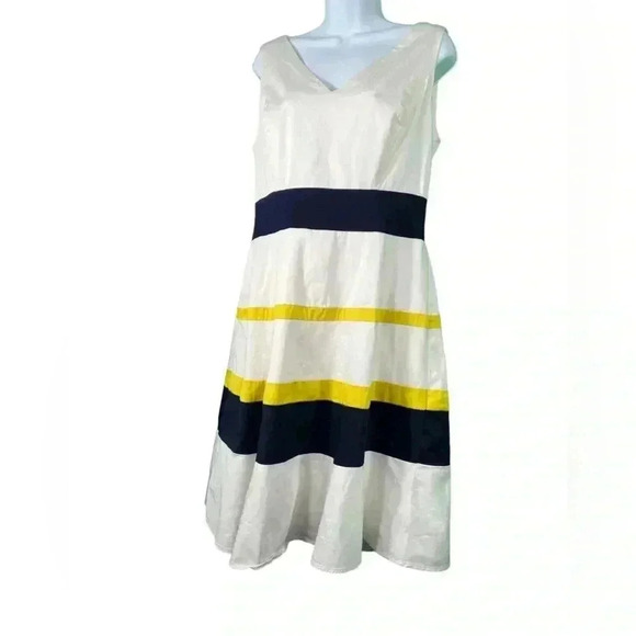 Anne Klein Dresses & Skirts - ANNE KLIEN White Colorblock Womens Sleeveless Dress size 10 Navy Blue Gold